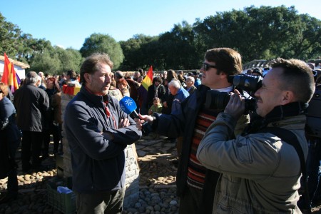 Andres Rebolledo, entrevistado por los periodistas.