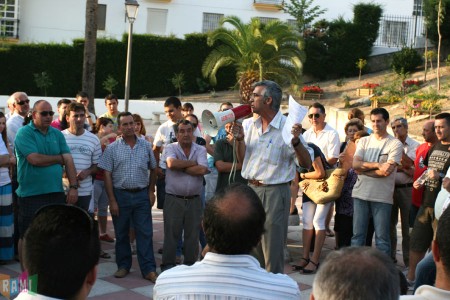 El secretario local de CCOO, Francisco Rubio, en la asamblea de petaqueros del 21 de junio de 2011 en el Jardín