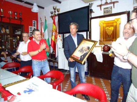 Homenaje al ex delegado del Sevilla FC Cristóbal Soria en la Peña Sevillista de Ubrique