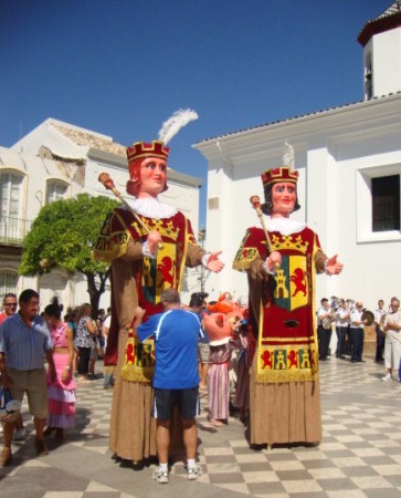 Gigantes y cabezudos, en La Plaza del Ayuntamiento, el 14 de septiembre de 2011.