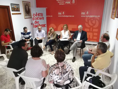 Reunión de dirigentes socialistas con la directiva de la Plataforma de Desempleados de Ubrique.