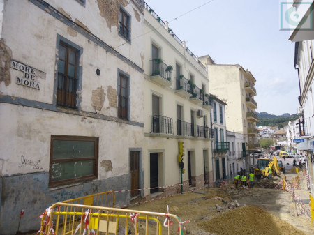 Obras en la calle Moreno de Mora.