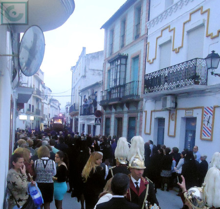 La procesión, por la calle San Sebastián.