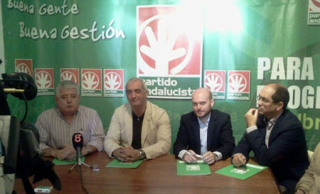 José Antonio Bautista, con dirigentes del PA, en la presentación de su candidatura a la Alcaldía.