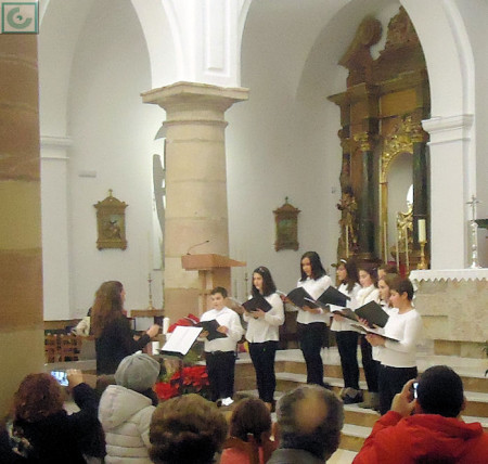 El Coro de Voces Blancas de la Escuela Municipal de Música, dirigido por Isabel Esther Ordóñez Puerto.