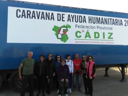 Participantes en el cargamento de la caravana de ayuda humanitaria de la federación provincial gaditana de asociaciones de solidaridad con el pueblo saharaui.