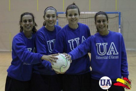 Las jugadoras ubriqueñas, con otras compañeras (Foto: Universidad de Alicante).