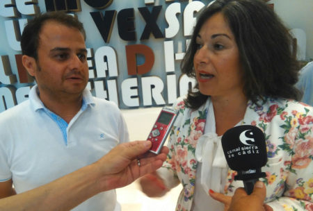 La diputada provincial andalucista Maribel Peinado y el presidente de Movex, Cristóbal de Piña.