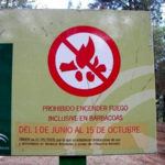 Cartel de prohibición de barbacoas.