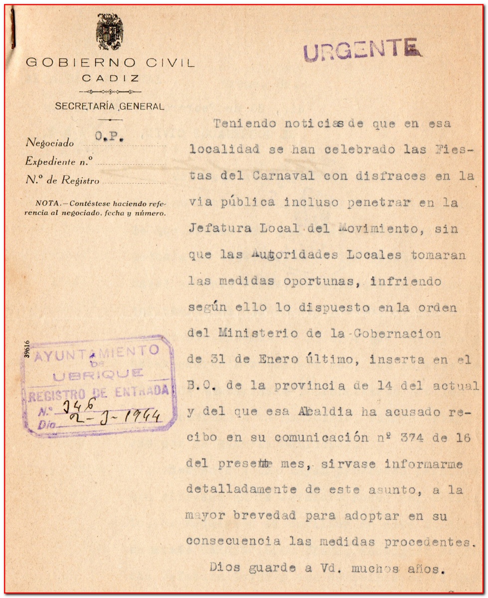 Escrito del gobernador civil al alcalde de Ubrique en el que pide explicaciones por la celebración del Carnaval en 1944 (AHMU).