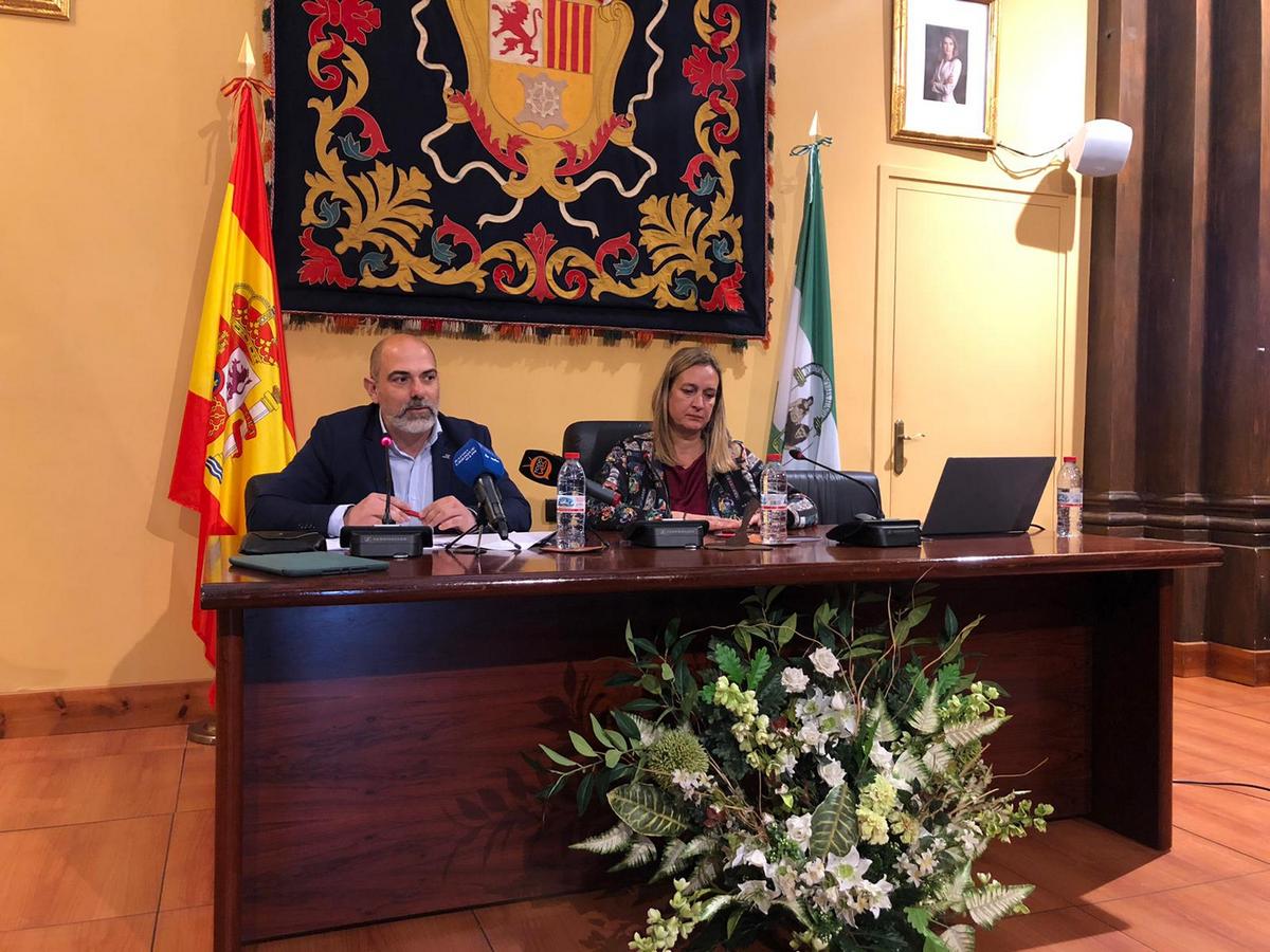 Manuel Chacón e Isabel Gómez, en la presentación del diagnóstico del plan fluvial.
