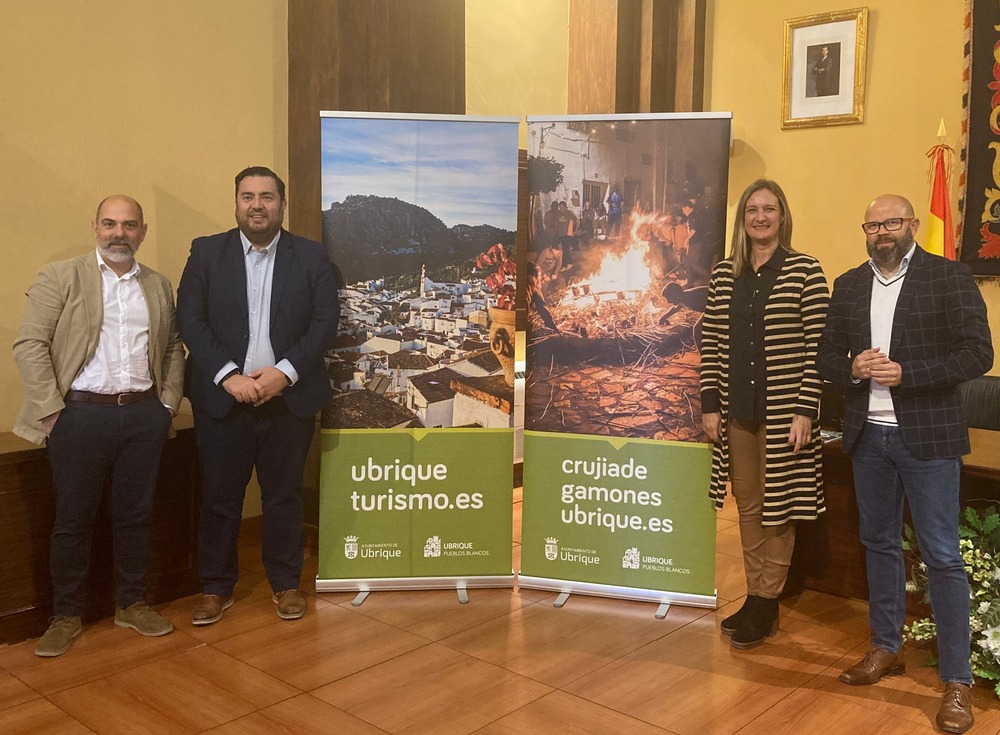 La alcaldesa, Isabel Gómez, los concejales Manuel Chacón y José Antonio Orellana y el diputado provincial Jaime Armario.